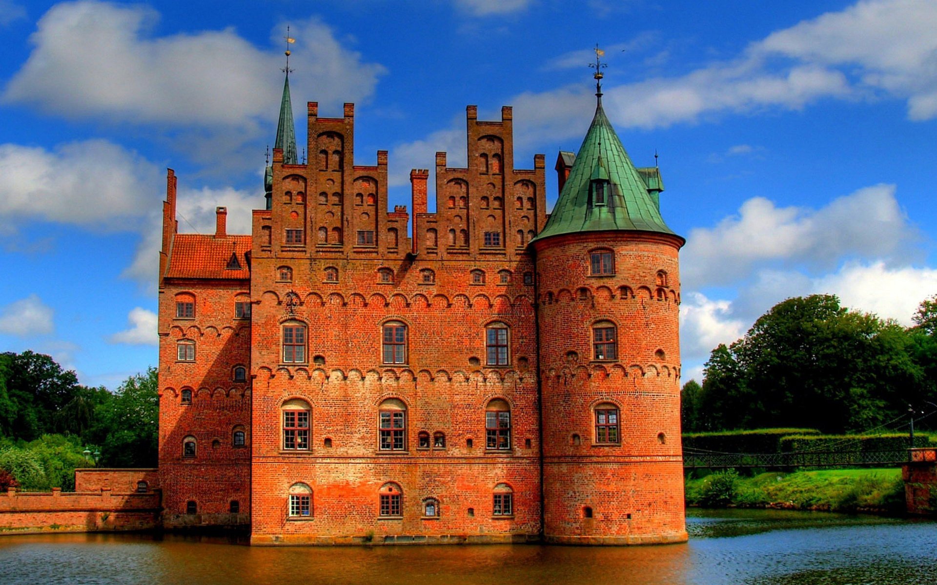 castillo hermoso agua