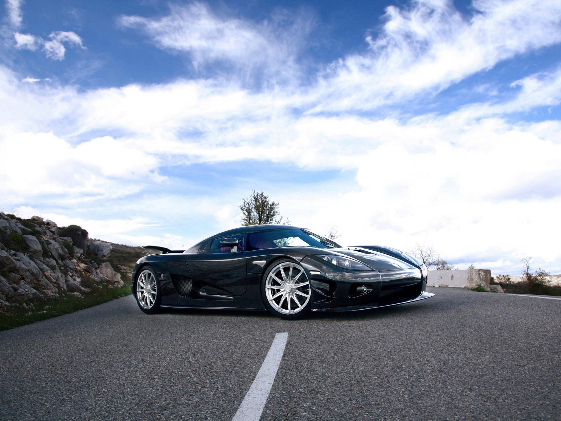 koenigsegg ccx strada cielo albero