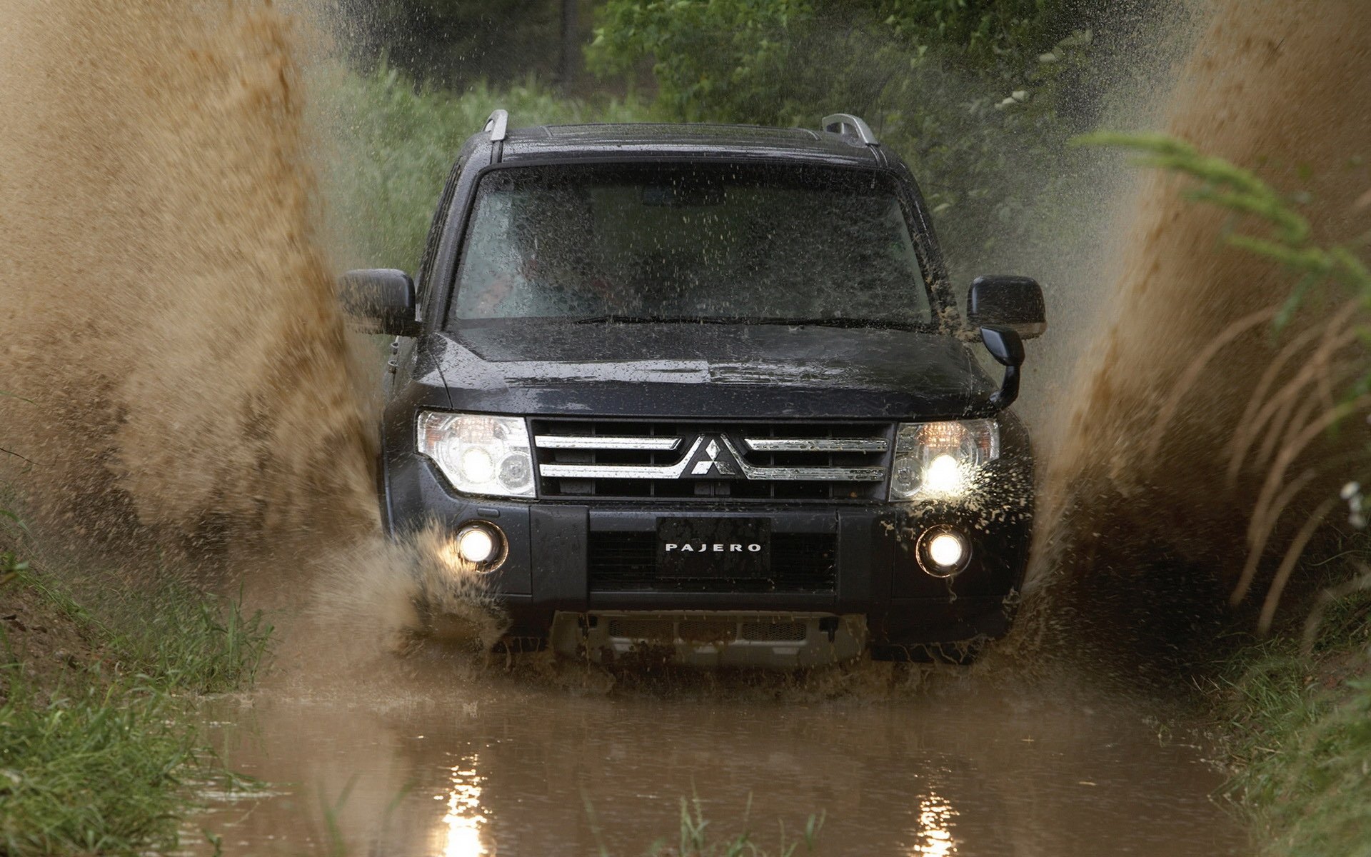 mitsubishi pajero брызги