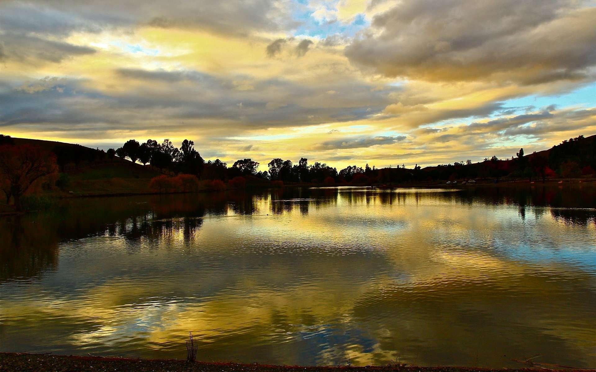 paesaggio lago tramonto