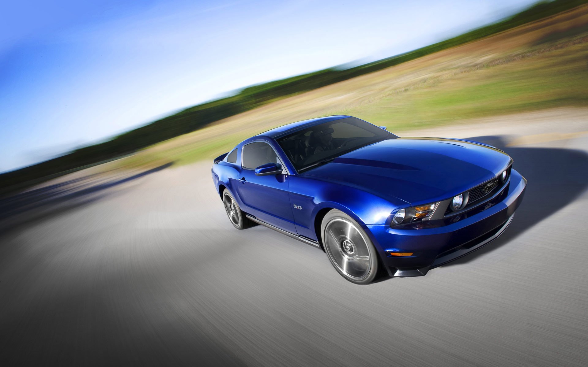 ford mustang muscle car strada sfocatura