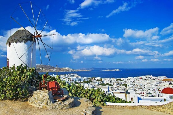 Vista de la costa y la ciudad cerca del molino