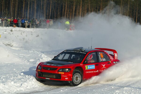 Rally de invierno en coche de alta calidad