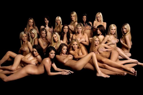 Sexy group photo shoot of nude girls