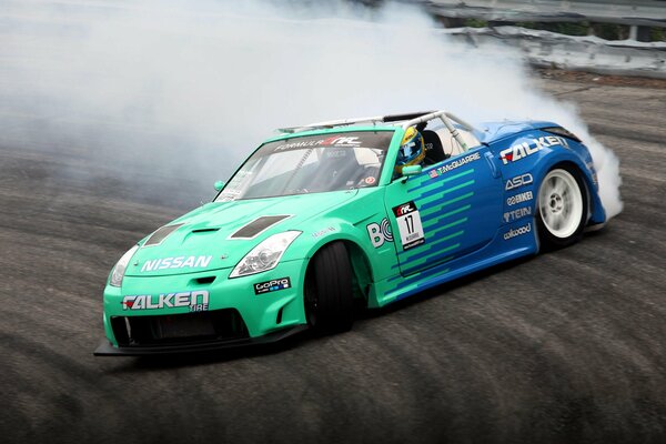 Samochód wyścigowy nissan 350Z Drift