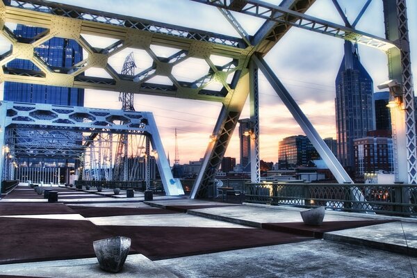 Passerella coperta di neve al tramonto a Nashville Tennessee