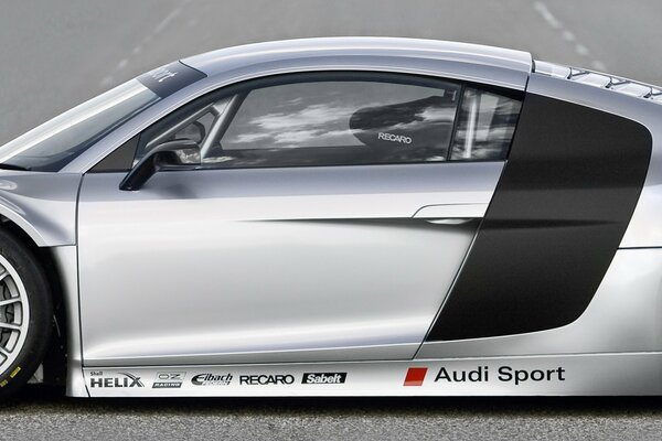 Voiture Audi gris Panorama