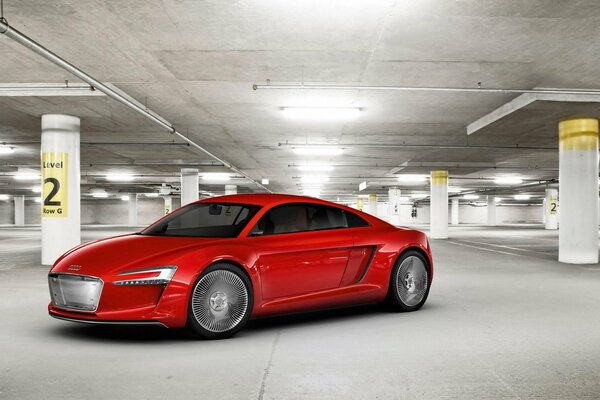 Voiture rouge Audi dans le parking souterrain