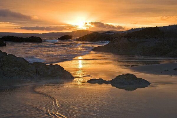 Schicker Sonnenuntergang am Meer