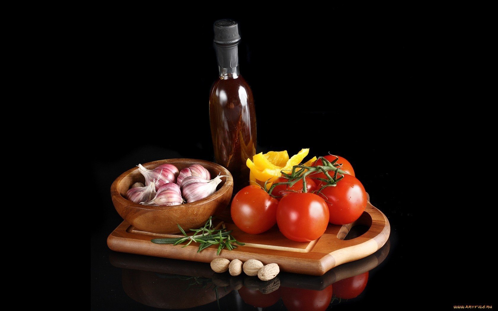 tomatoes garlic nuts bottle