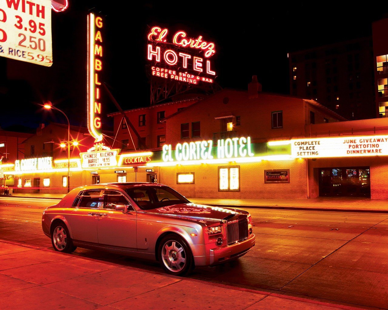 rolls-royce phantom néon publicité nuit