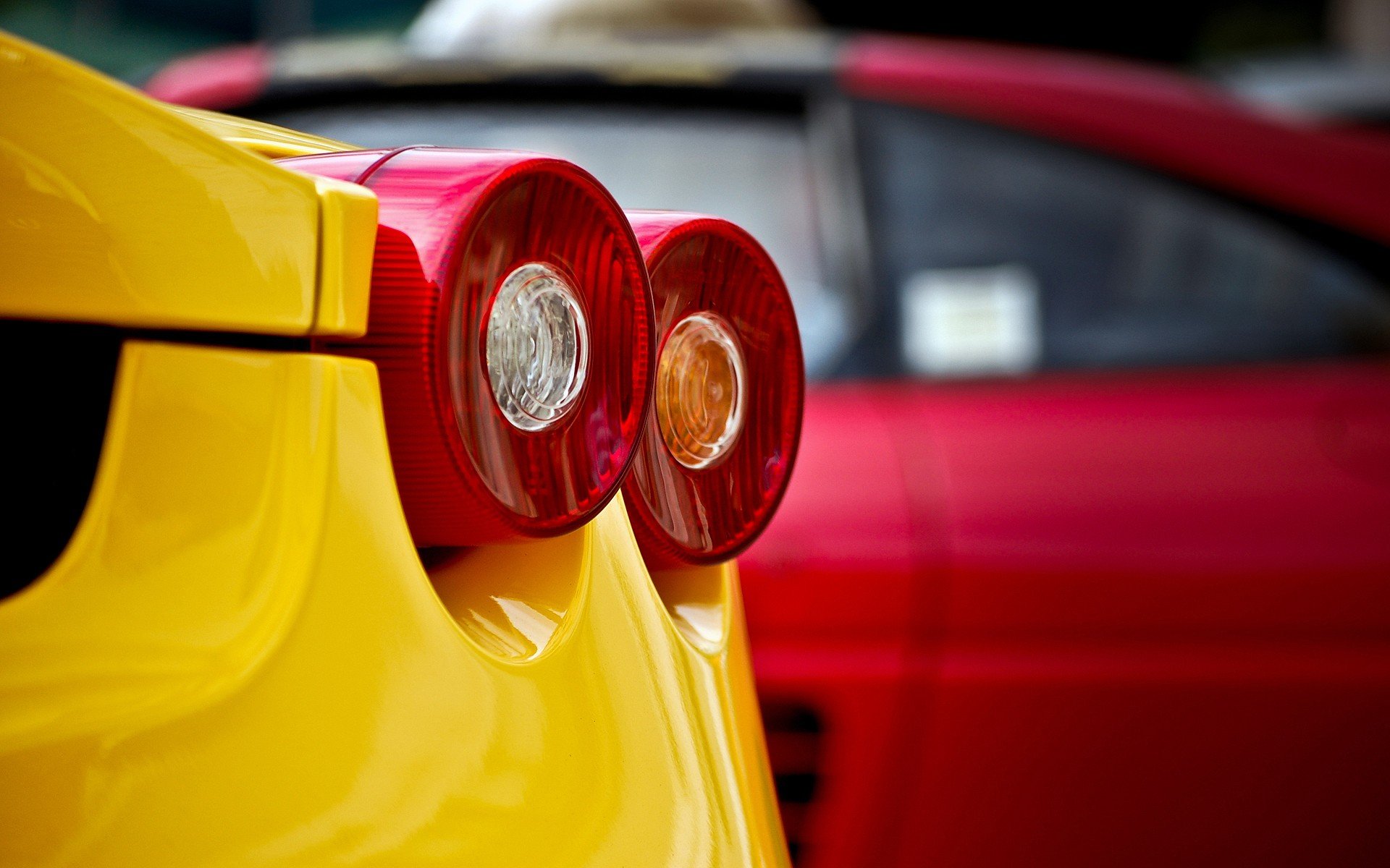 jaune phare rouge