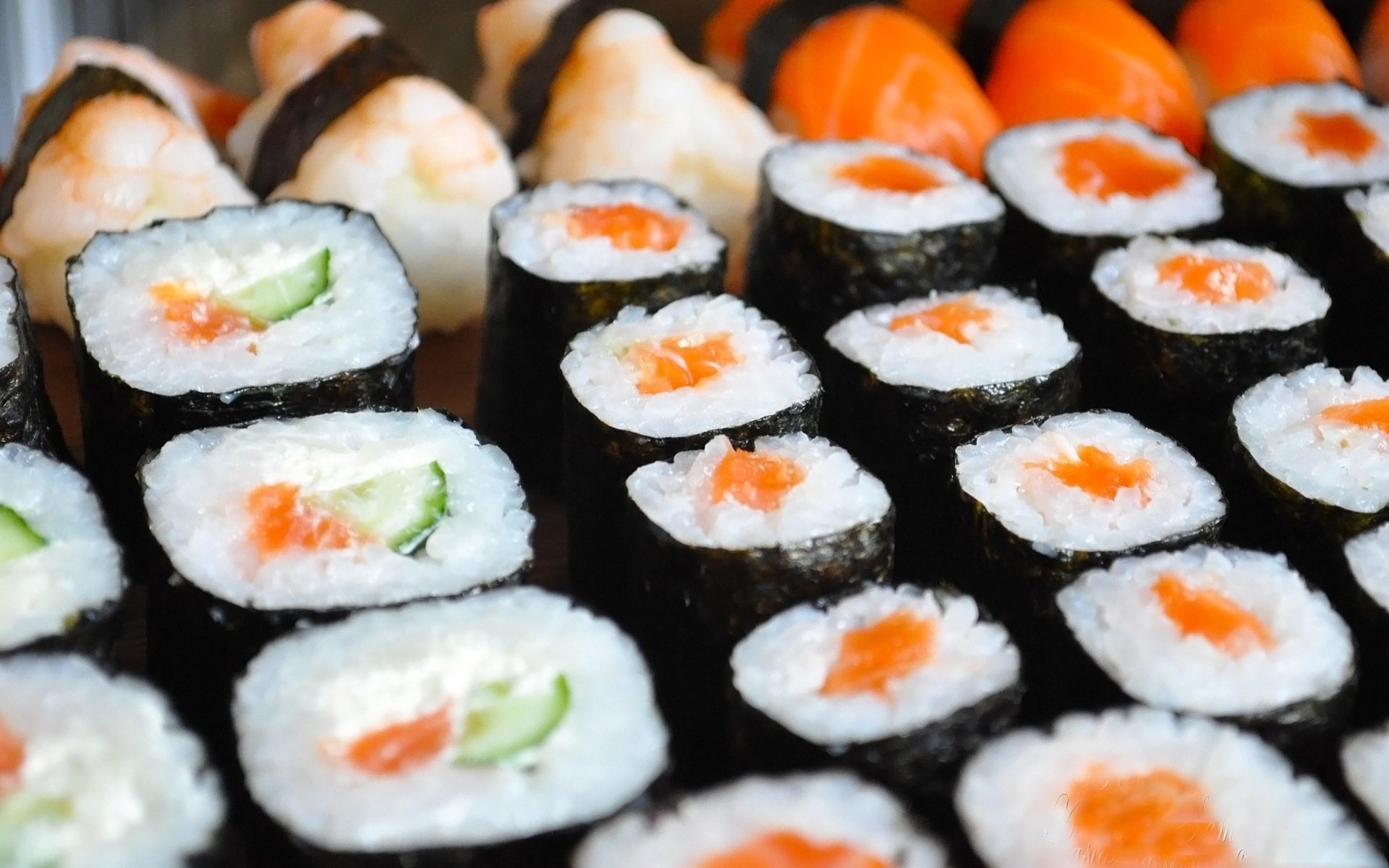 eafood sushi