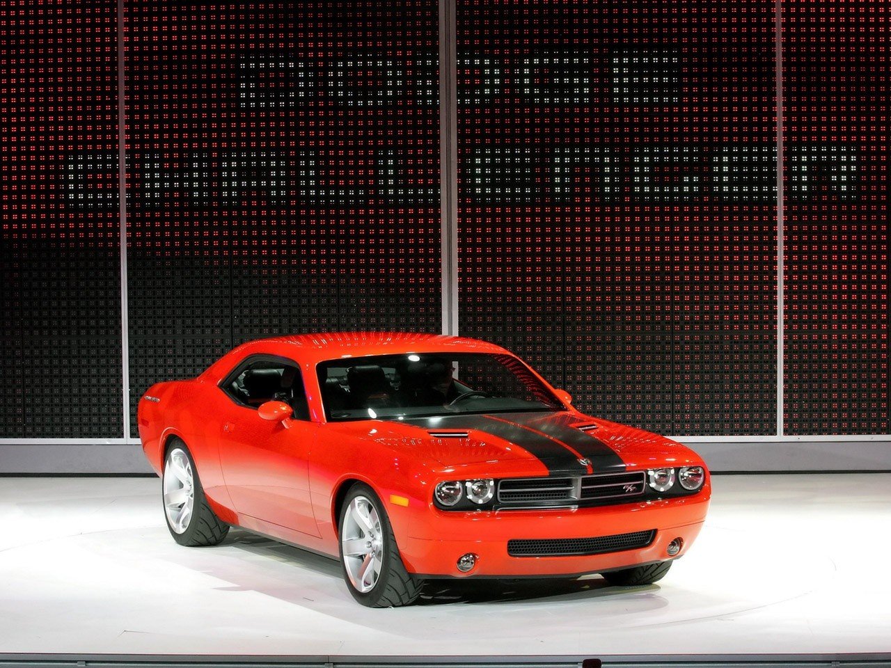 dodge challenger concept czerwony