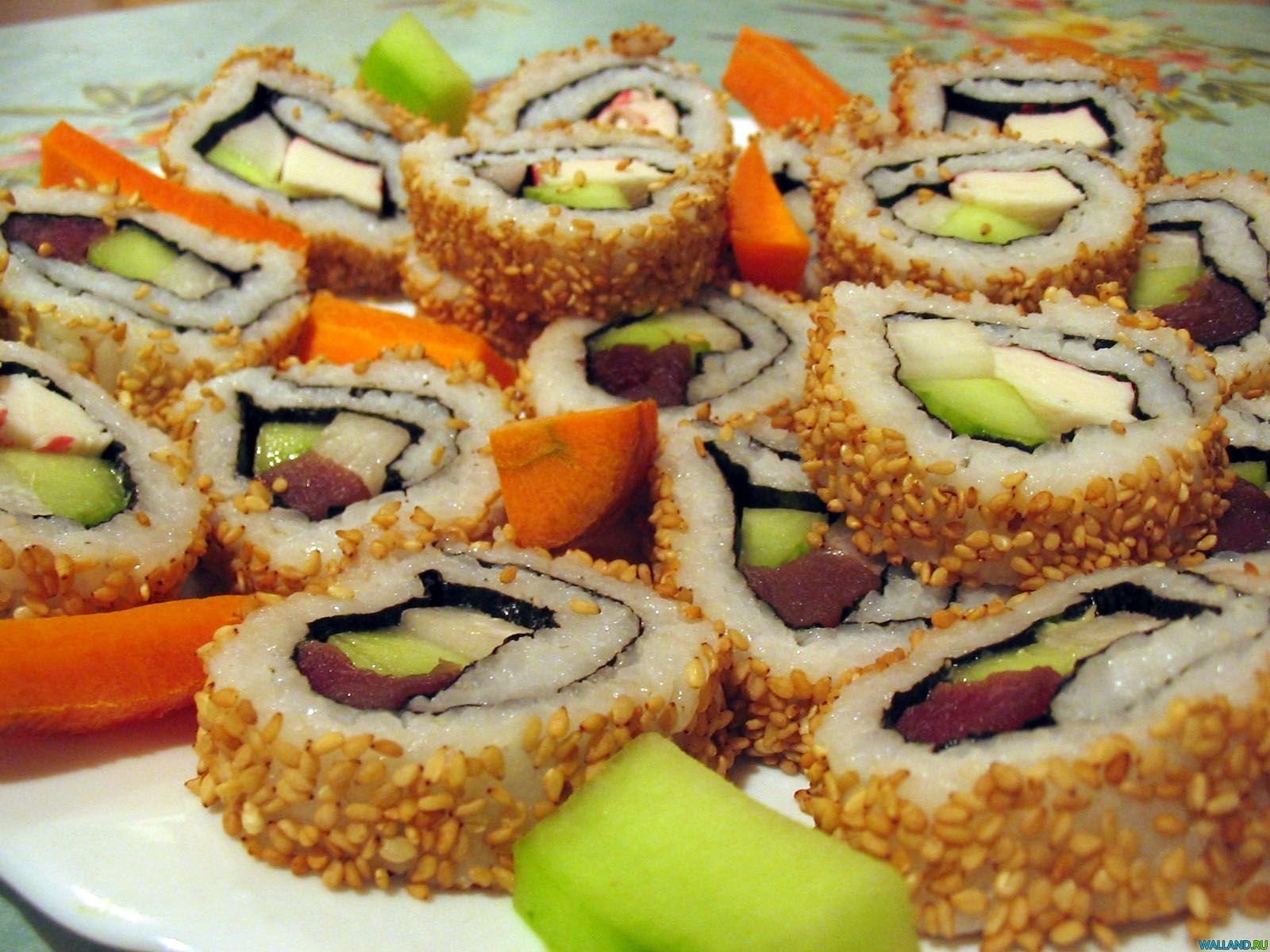 jedzenie rolki owoce morza sushi