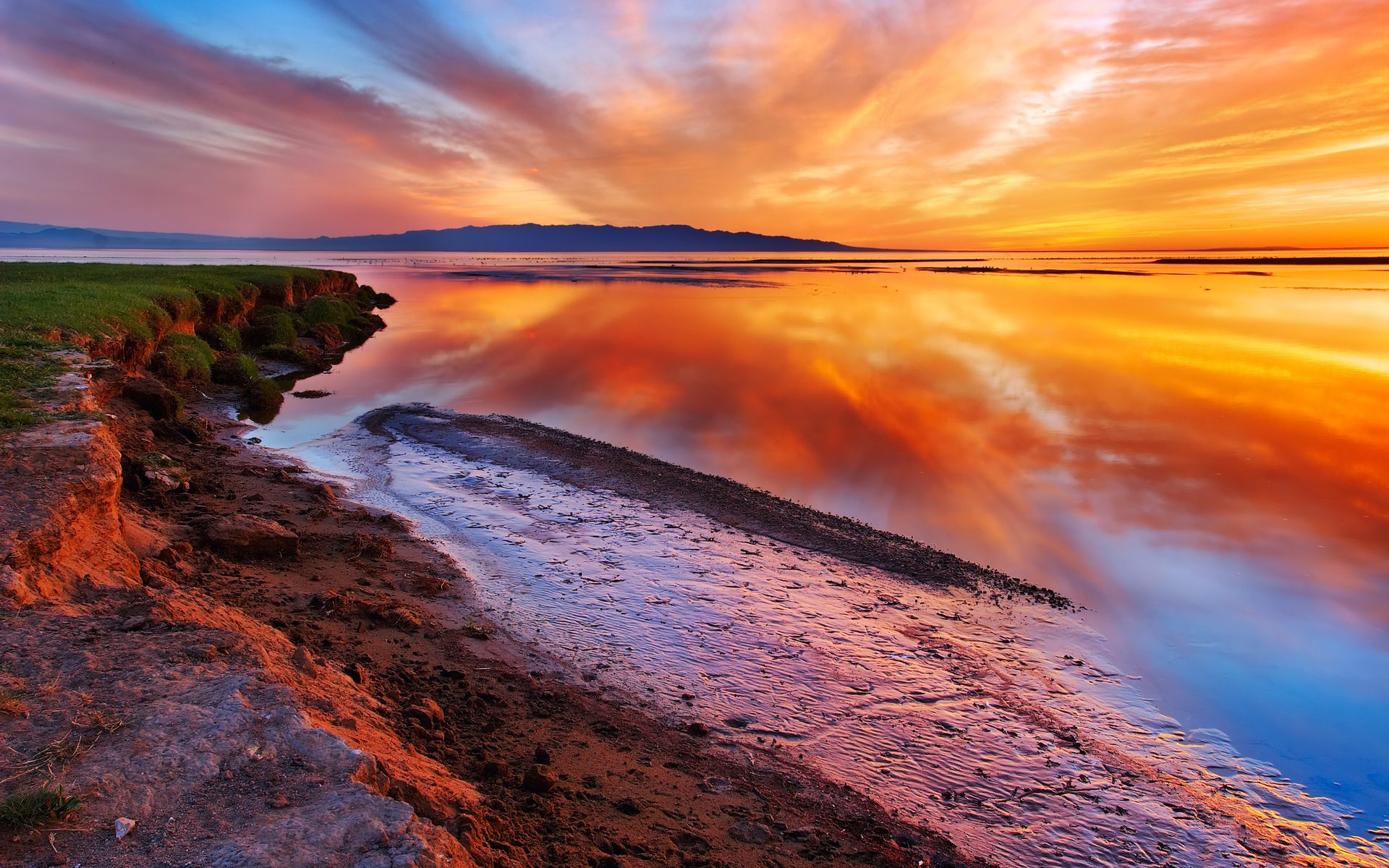 paesaggio lago tramonto