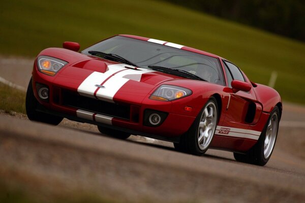 El legendario ford gt en la pista