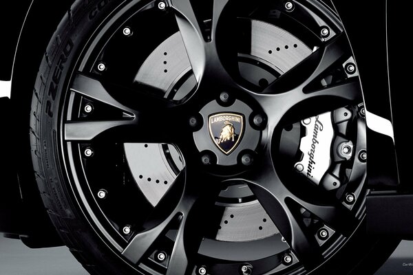 Roue de la voiture italienne Lamborghini