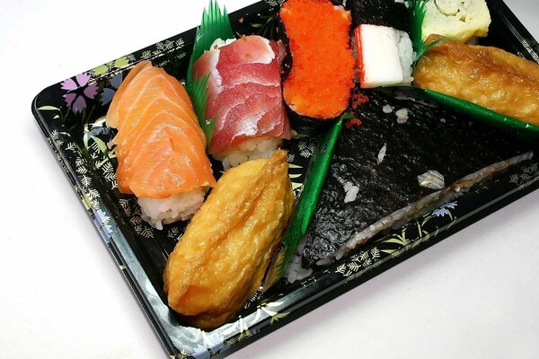 Sushi appetitoso assortito con frutti di mare