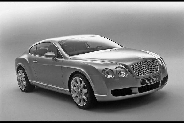 Foto en blanco y negro del coche Bentley del mismo nombre de fondo