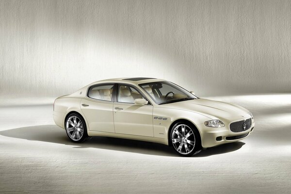 Maserati, шикарный белый автомобиль