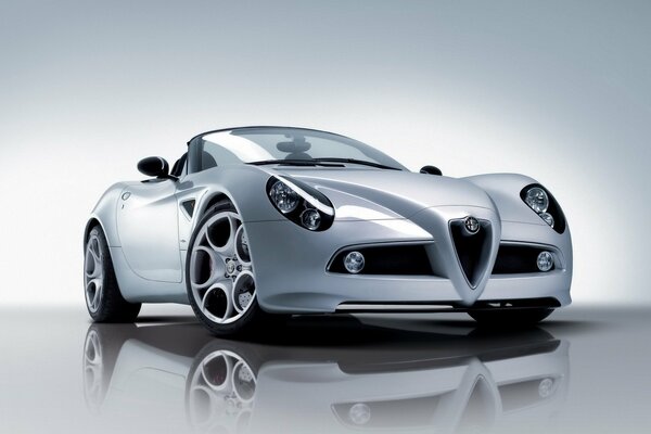 Alfa romeo. blanc. rien de superflu