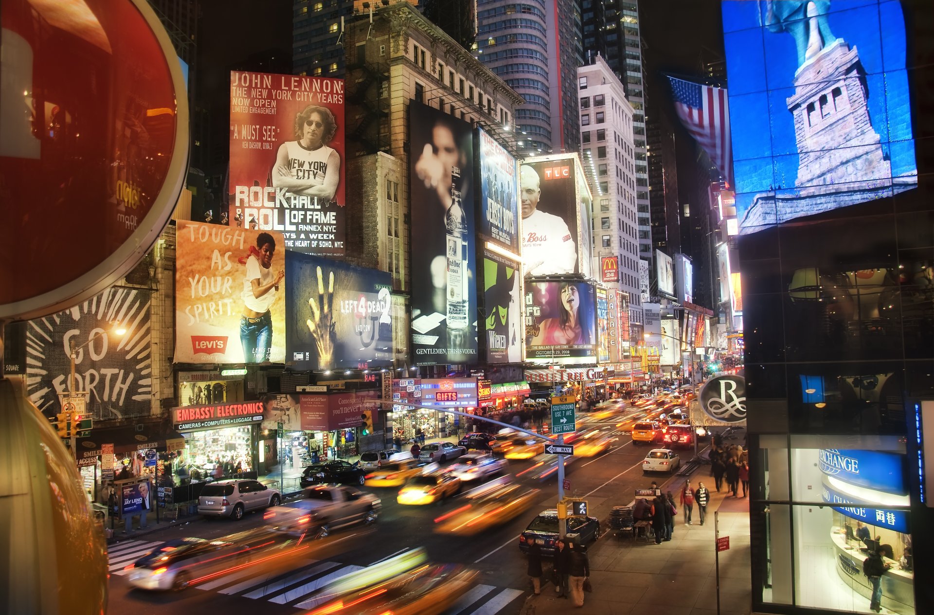 new york times square di notte notte auto grattacieli