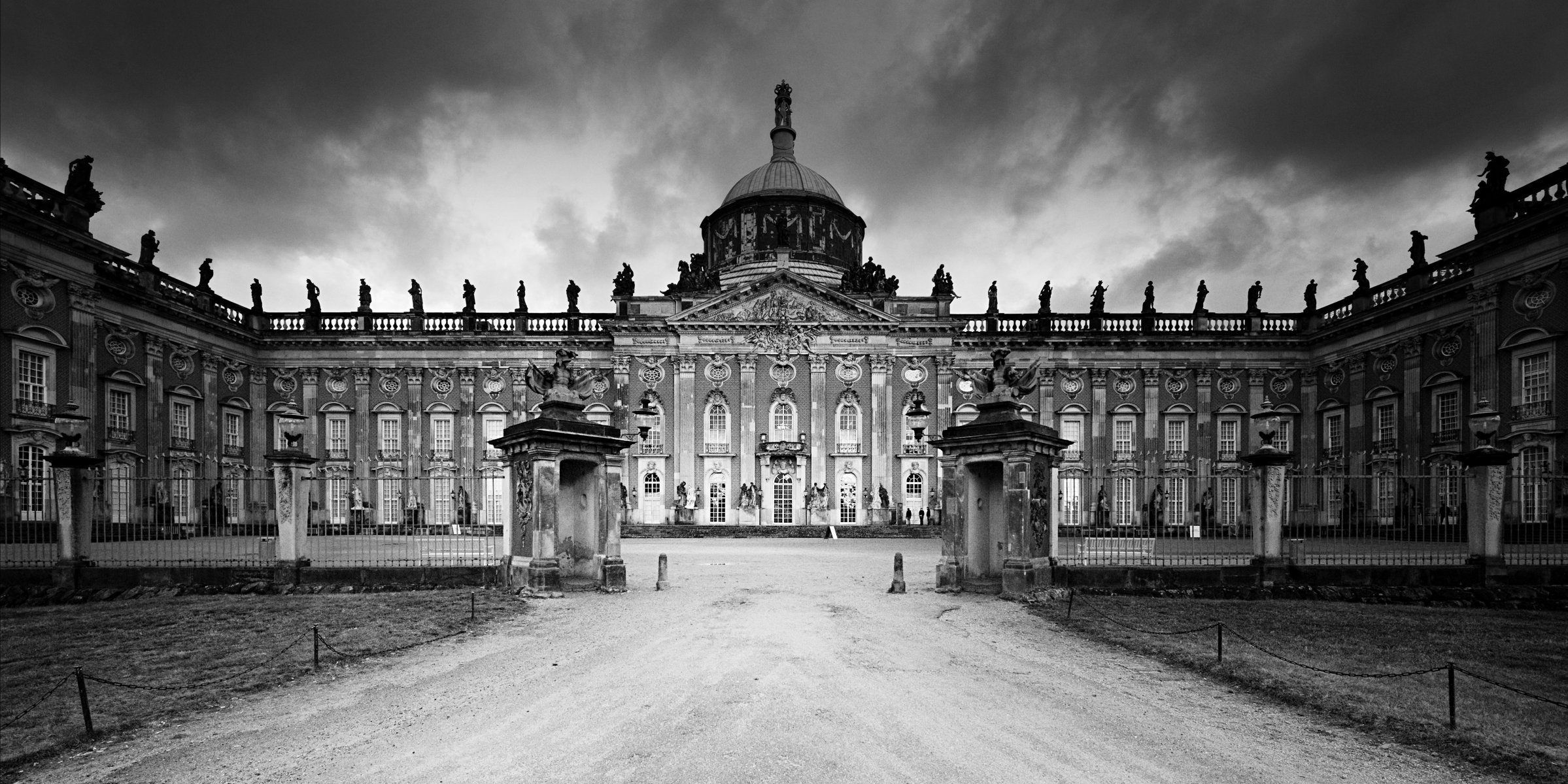 neues palais b / w