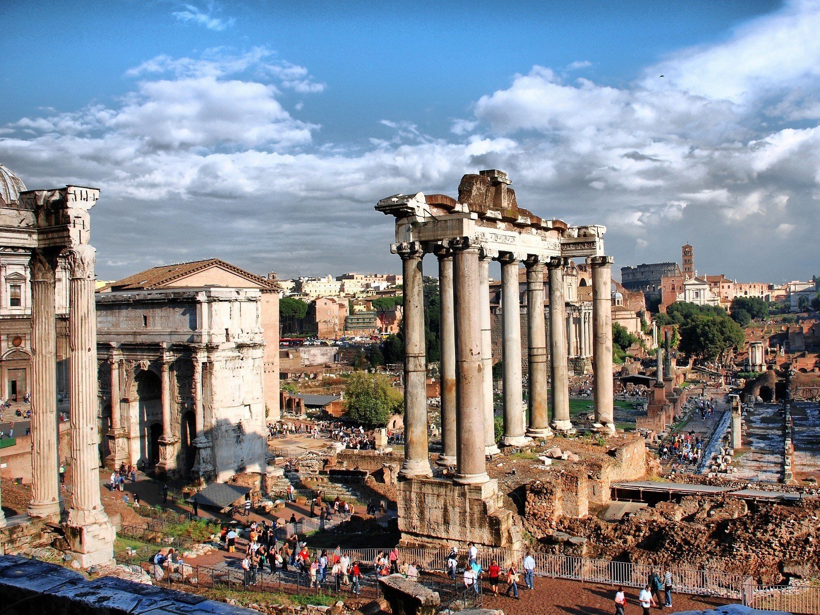 roma columnas ruinas