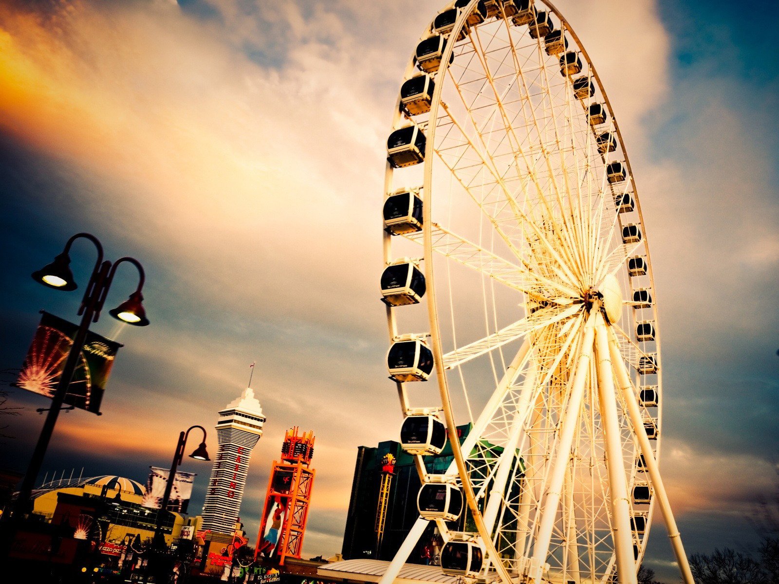 town ferris wheel beautiful