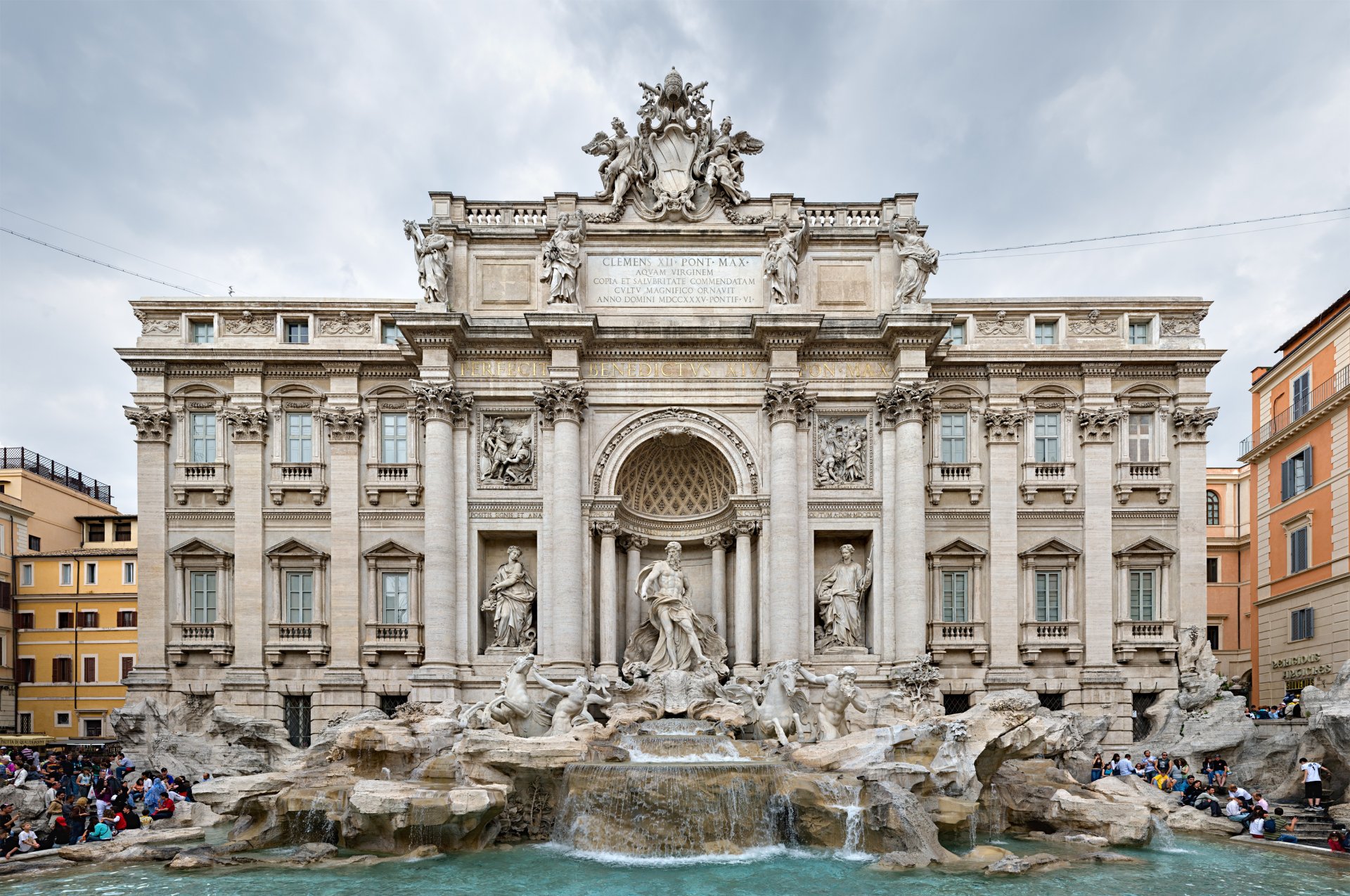 building fountain sculpture