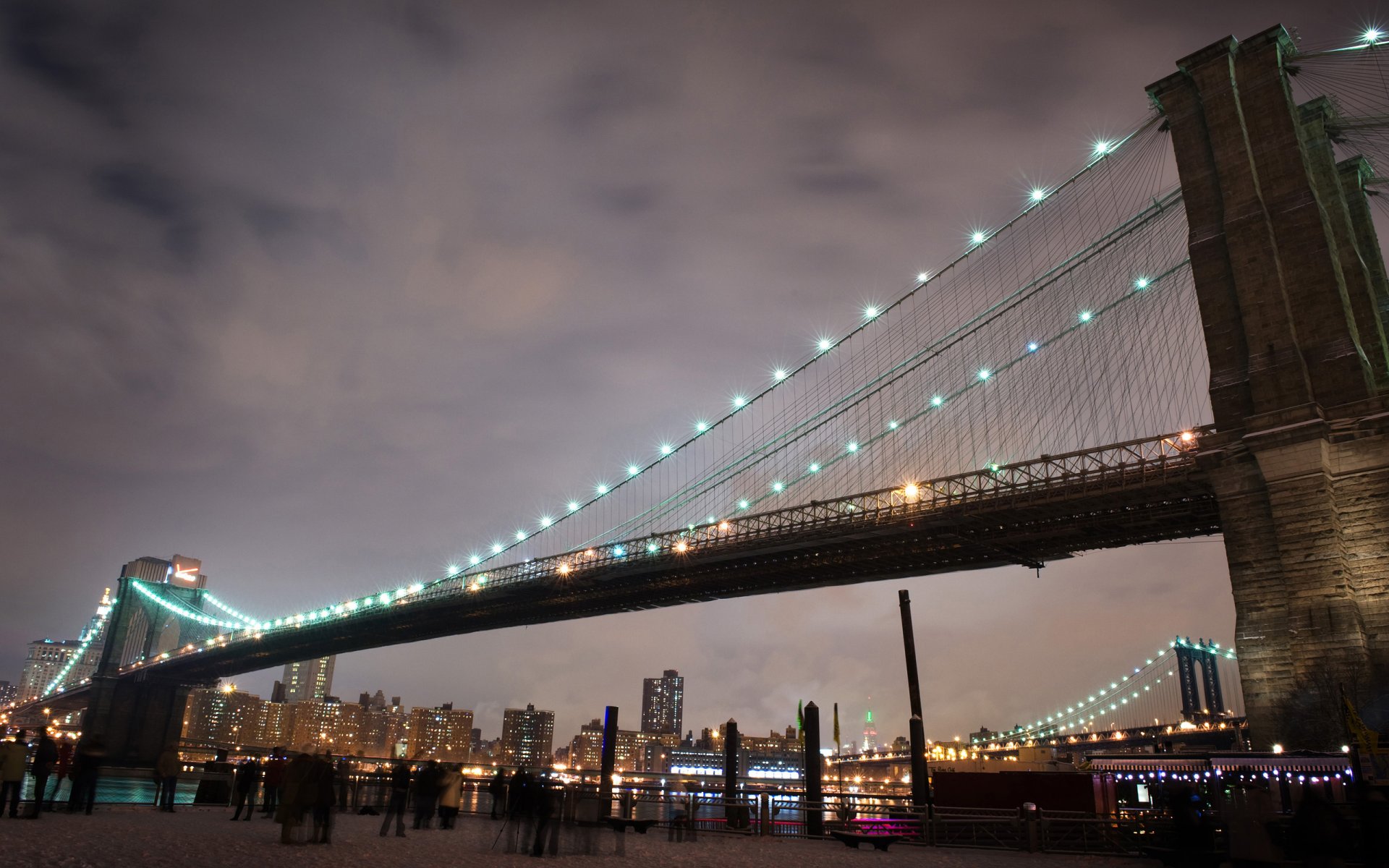 pont new york lumières personnes