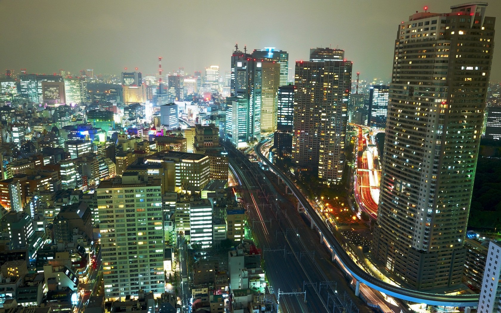 japón edificios noche luces