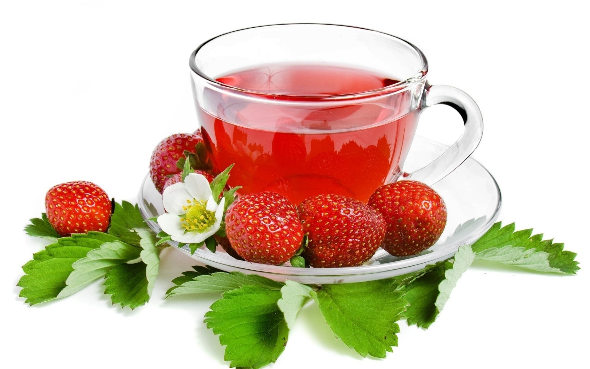 чай клубника strawberry tea листочки чашка ягода блюдце