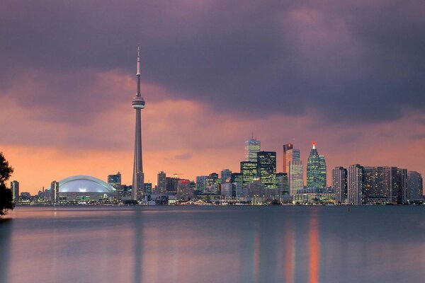 Le lac Ontario et l autre rive - ville de Toronto