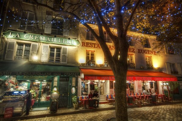 Une France séduisante avec des rues nocturnes dans toute sa beauté