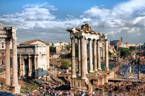 Una imagen muy colorida de las ruinas romanas