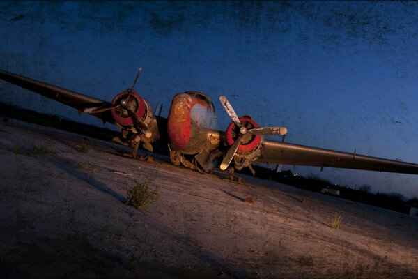 The plane at night at the airfield on the runway