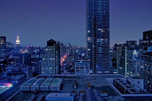 Paysage de nuit de la ville avec des gratte-ciel