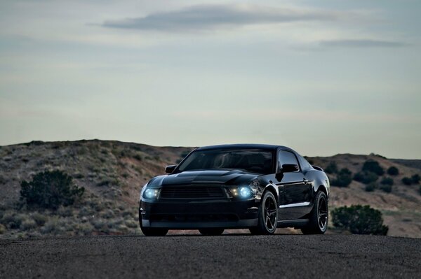 Ford Mustang al amanecer