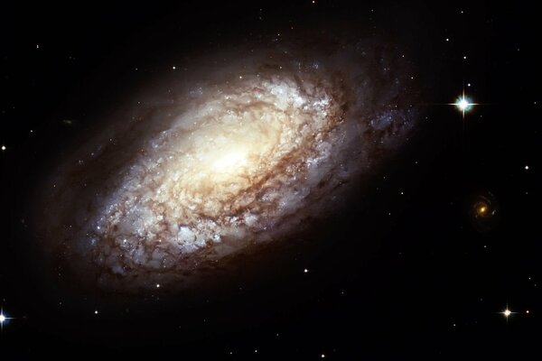 Zdjęcie galaktyki z gwiazdami za pomocą teleskopu