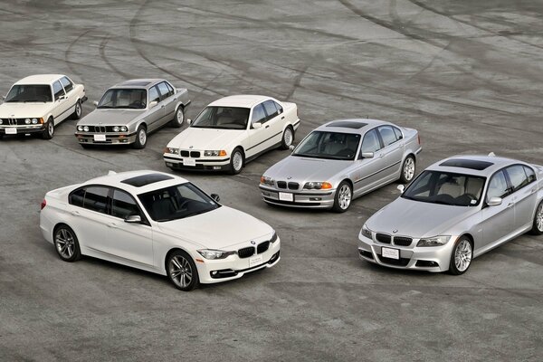 Diverse auto BMW in mostra