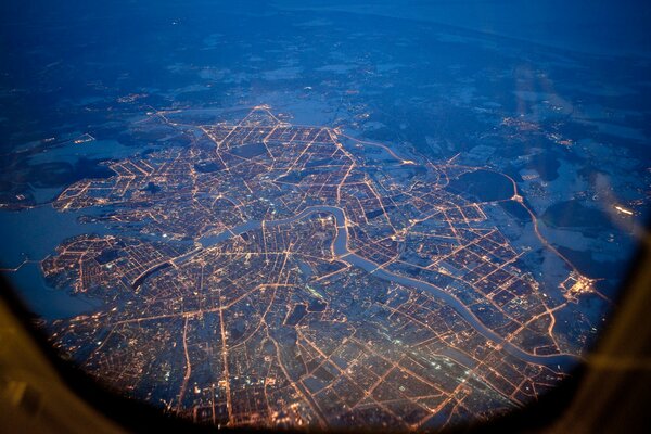 Saint-Pétersbourg nuit lumières hauteur