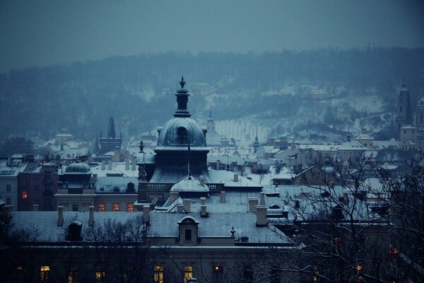 Sinia Winter Stadt am Abend