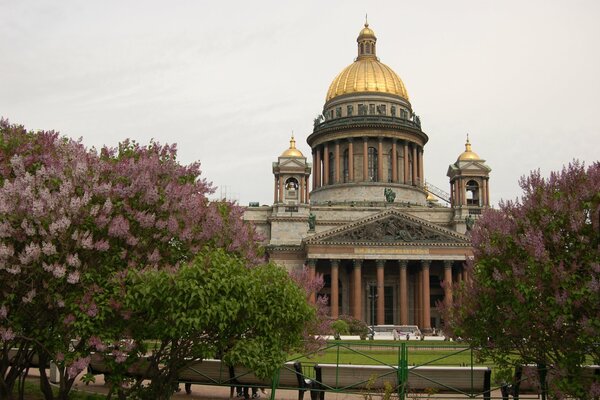 View of St. Isaac s Cathedral in spring