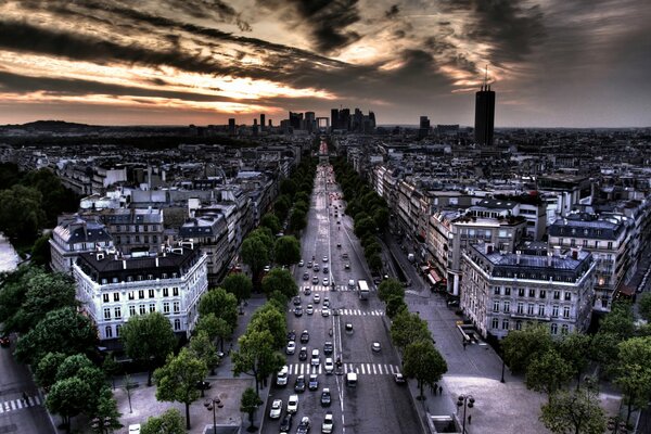 La strada tra le nuvole. Parigi