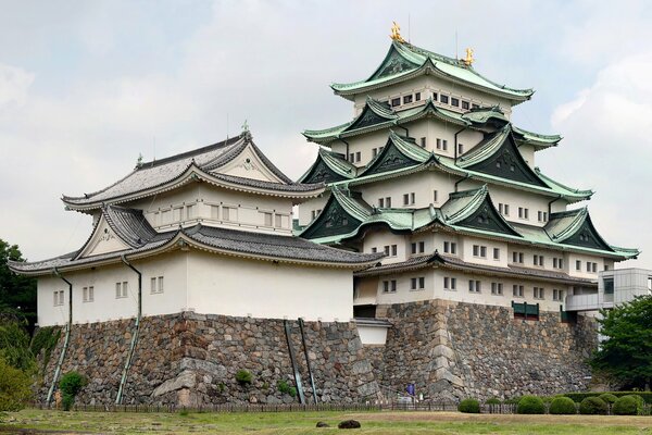 Zamek Nagoya znajduje się w Japonii