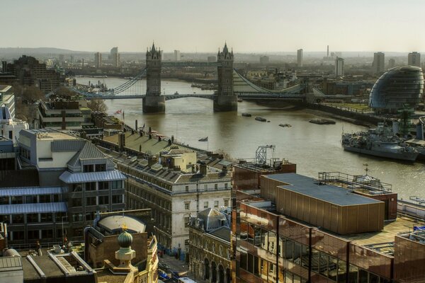 Pont à couper le souffle à Londres