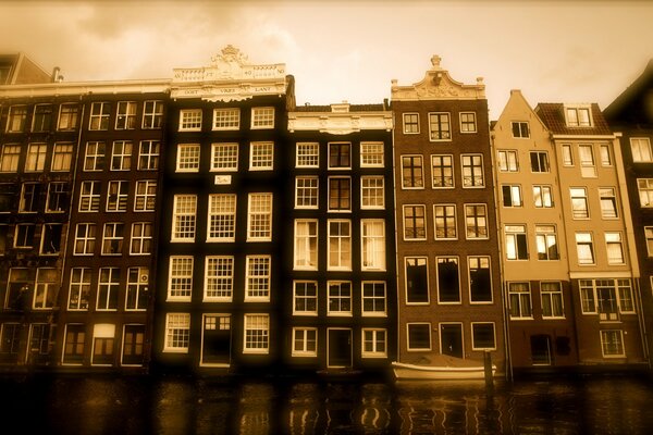 Casas en Holanda en monocromo