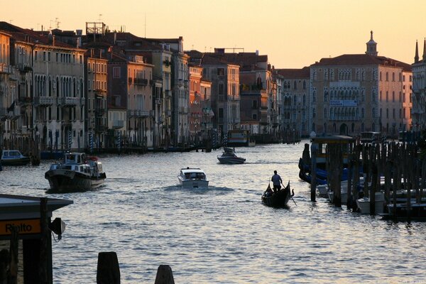 Canal de gondole à Venise-Italie